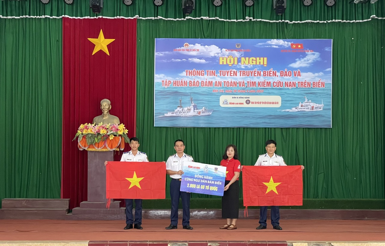 Chương tr&igrave;nh &ldquo;Cảnh s&aacute;t biển đồng h&agrave;nh với ngư d&acirc;n&rdquo; tại Bến Tre - Ảnh 2.
