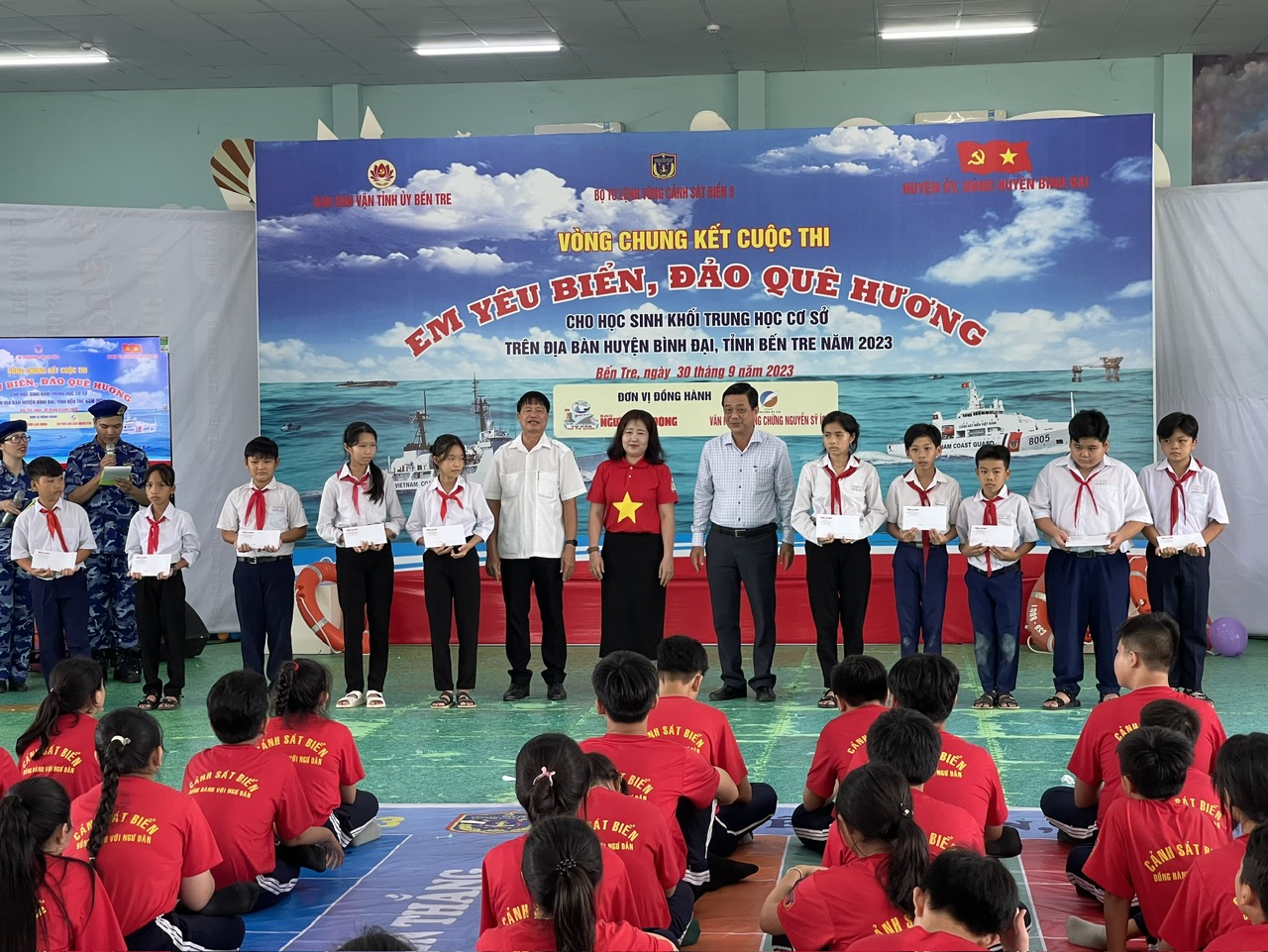Chương tr&igrave;nh &ldquo;Cảnh s&aacute;t biển đồng h&agrave;nh với ngư d&acirc;n&rdquo; tại Bến Tre - Ảnh 7.