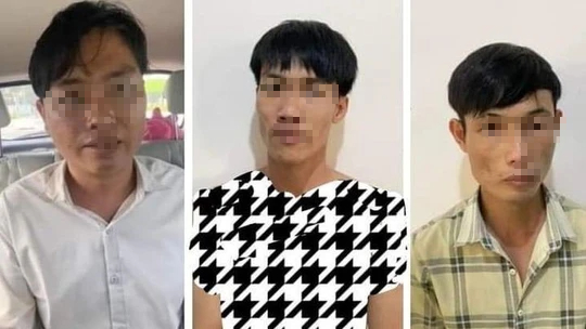 Vác mã tấu đi xử người va quẹt giao thông, 2 người bị khởi tố