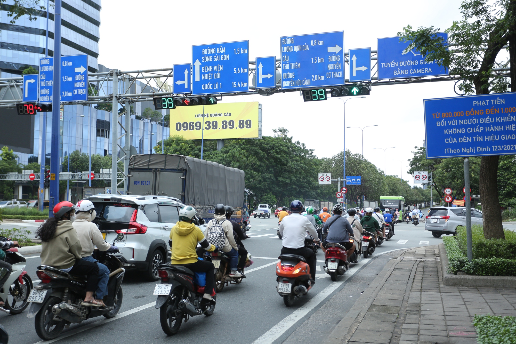 Người dân quay lại TP HCM đông dần, các cửa ngõ vẫn khá thông thoáng - Ảnh 6.