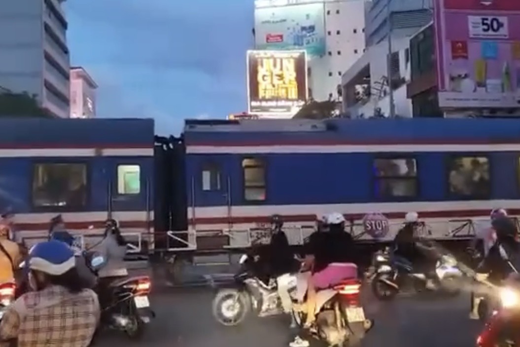 Tai nạn đường sắt nghiêm trọng khiến người đàn ông tử vong tại chỗ - Ảnh 1.