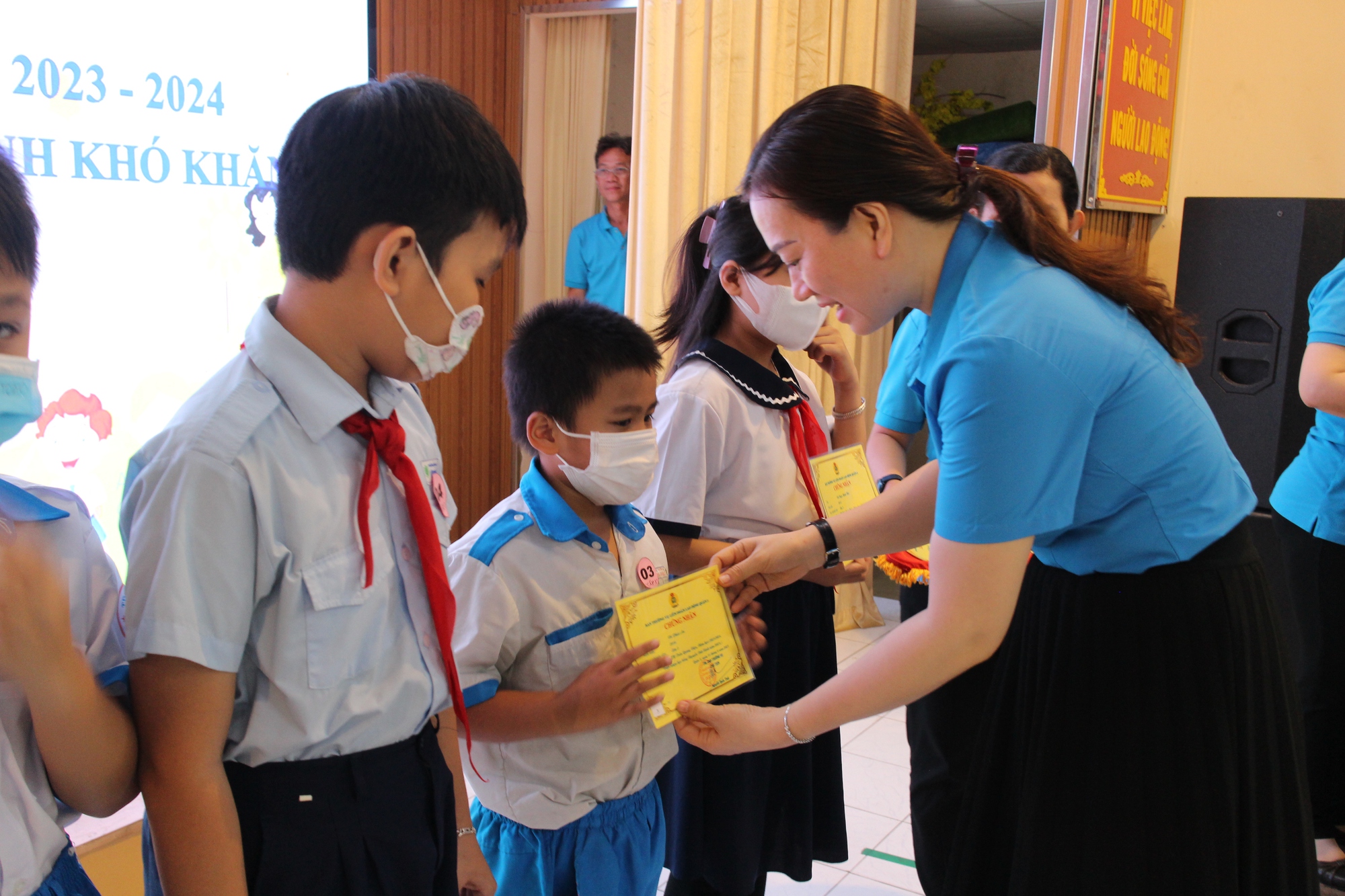 Tiếp sức con CNVC-LĐ khó khăn