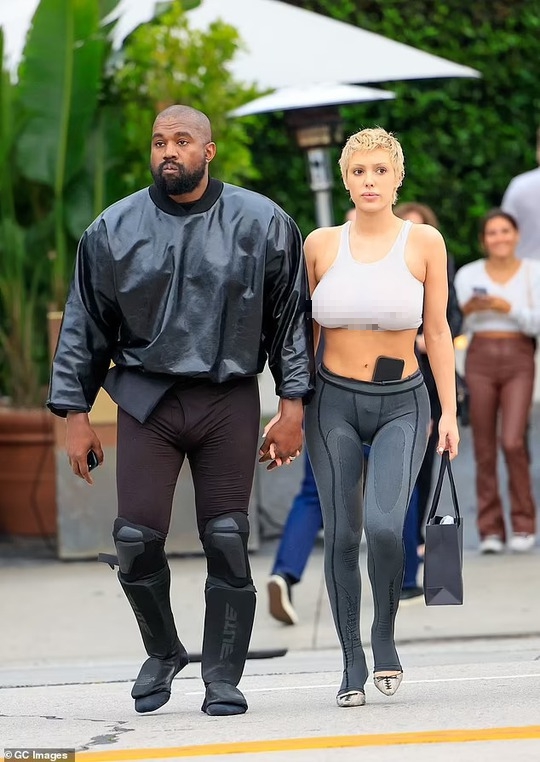 Kanye West v&agrave; vợ bị cấm cửa v&igrave; h&agrave;nh vi th&ocirc; tục - Ảnh 6.