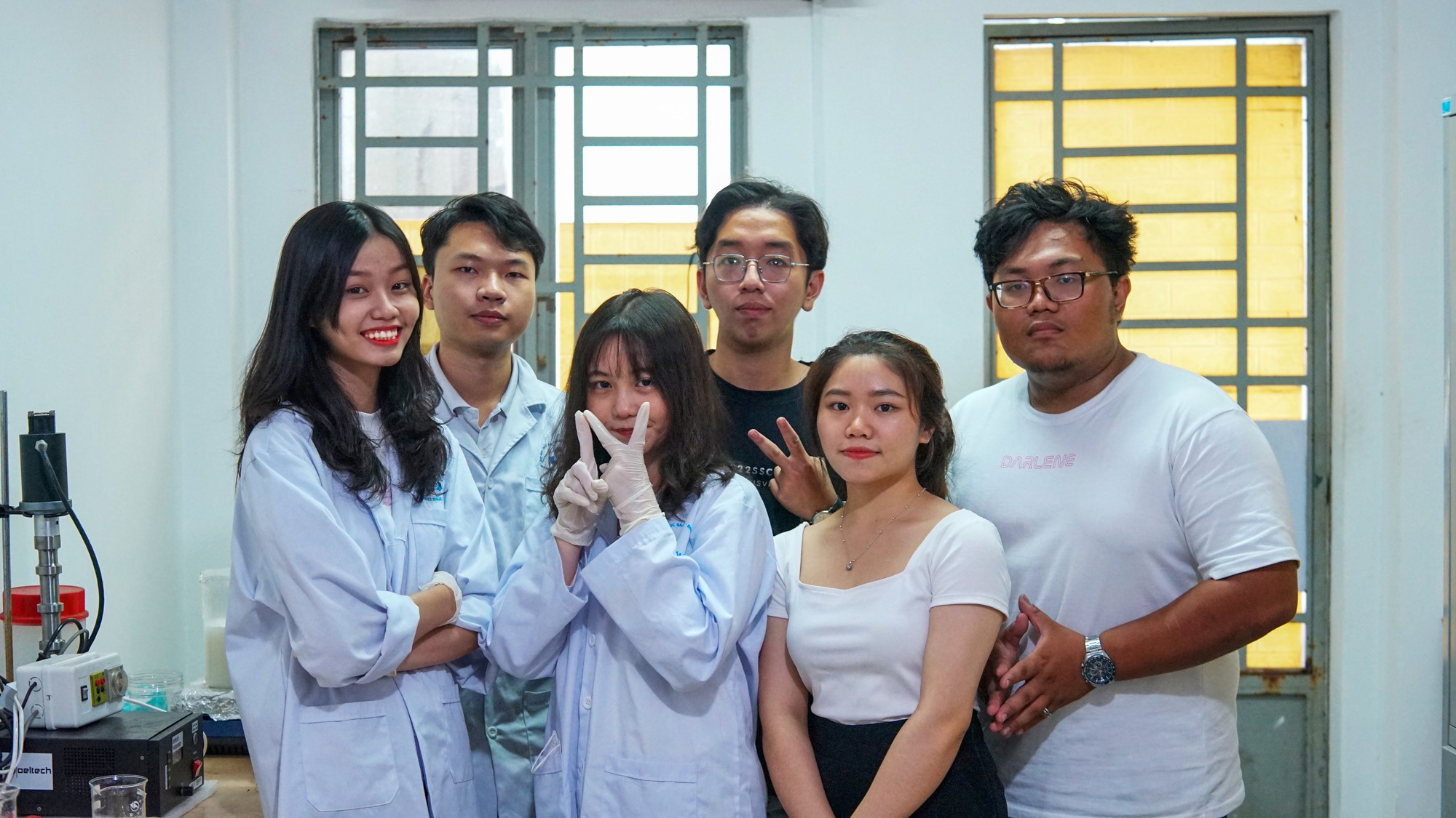 Ch&agrave;ng sinh vi&ecirc;n B&aacute;ch khoa với sản phẩm nước hoa nhũ nano độc đ&aacute;o - Ảnh 1.