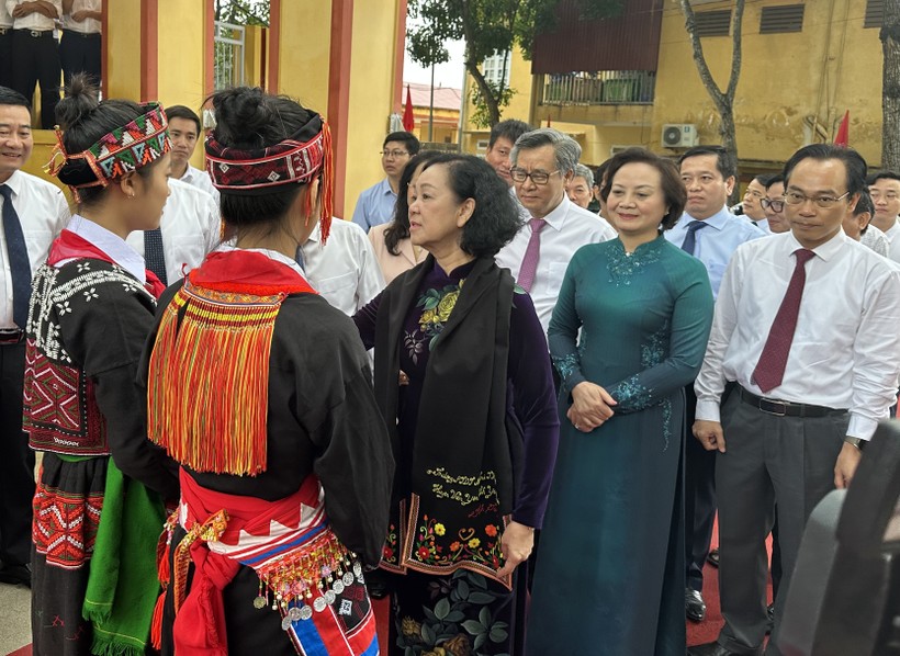 Thường trực Ban Bí thư Trương Thị Mai dự lễ khai giảng tại Yên Bái - Ảnh 3.