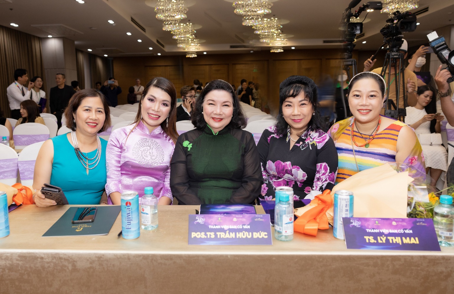 Tiến sĩ L&yacute; Thị Mai chia sẻ điều g&igrave; trong họp b&aacute;o Tr&aacute;i tim phụ nữ - Tr&aacute;i tim ngọc trai - Ảnh 3.