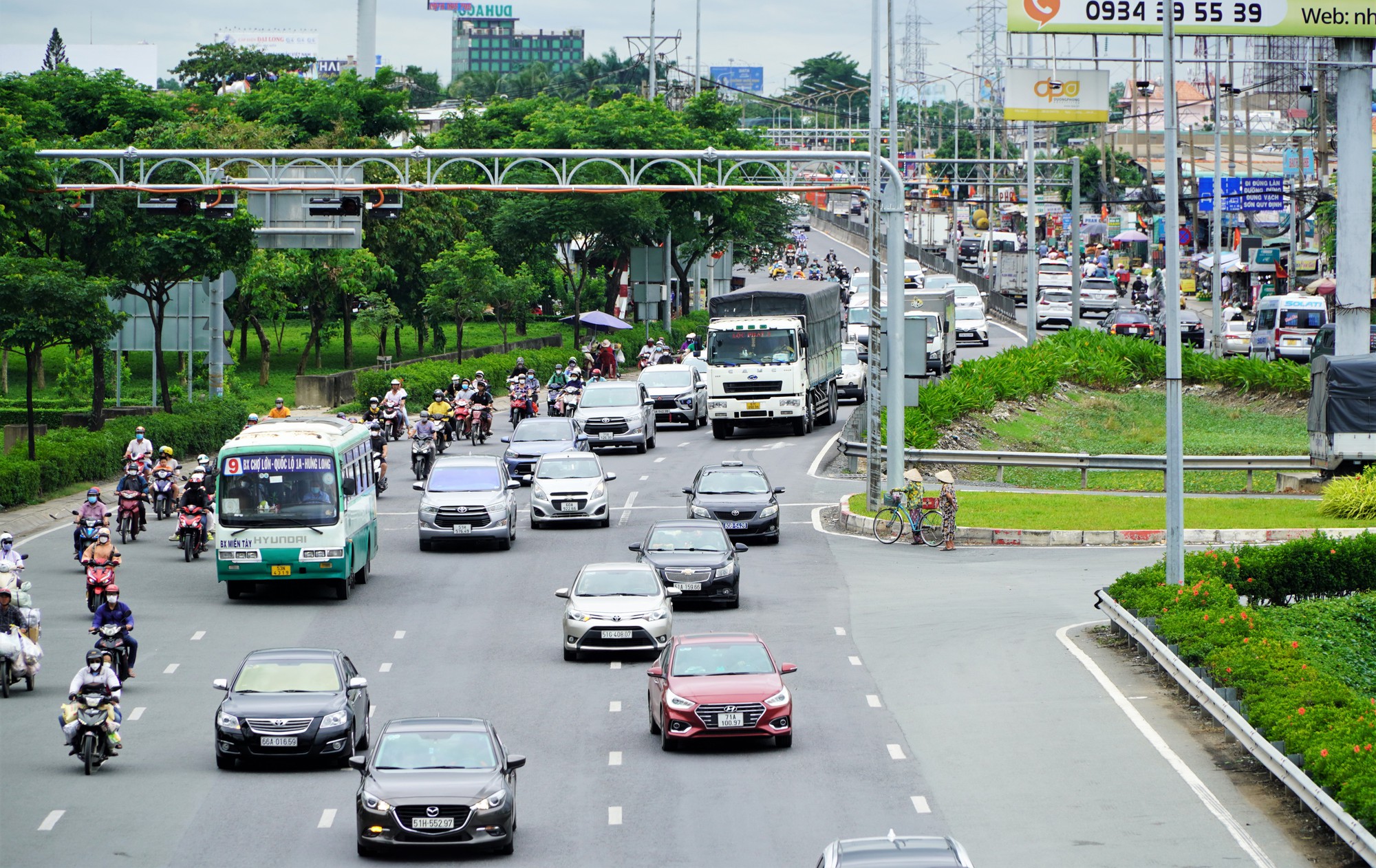 Người dân quay lại TP HCM đông dần, các cửa ngõ vẫn khá thông thoáng - Ảnh 5.