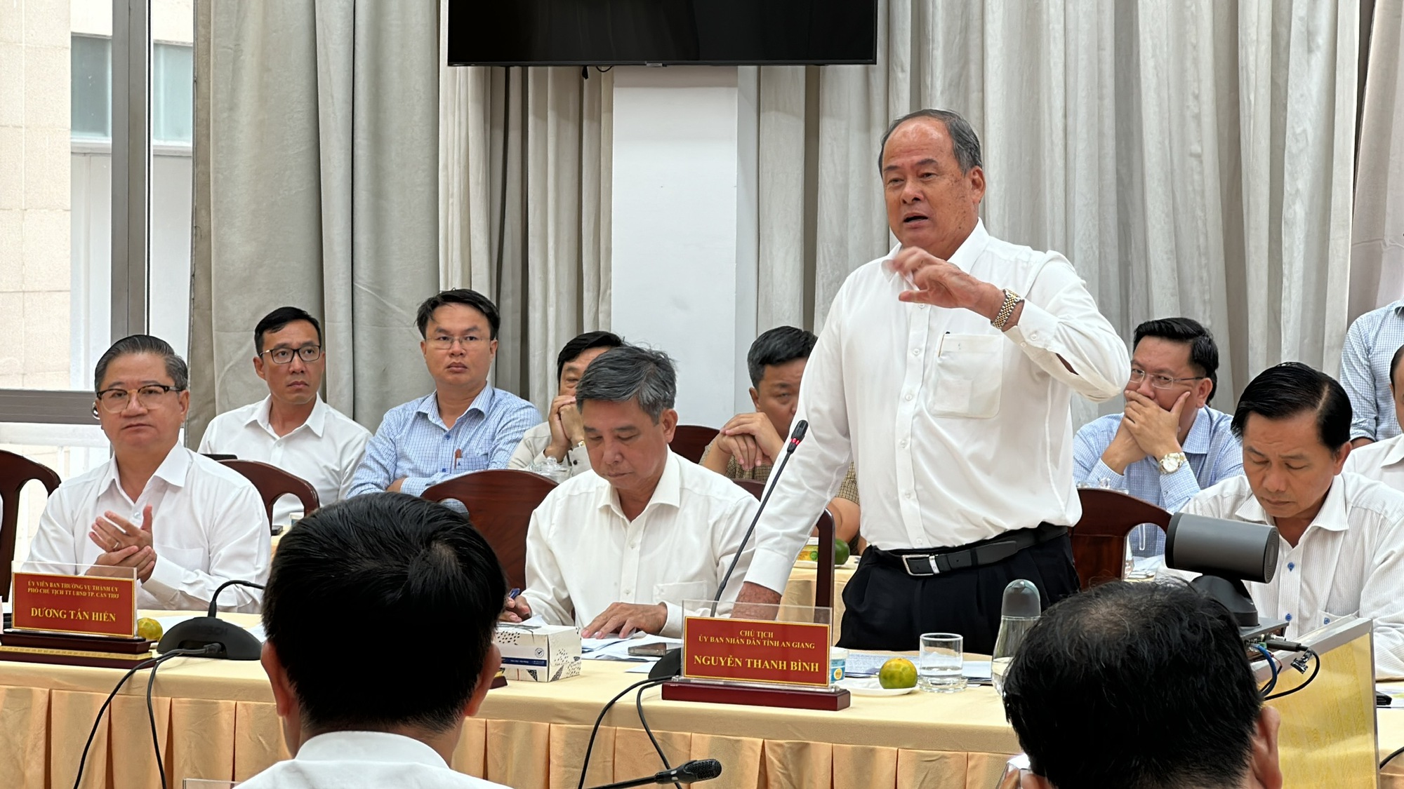 Chủ tịch UBND tỉnh An Giang: Sự việc vừa qua l&agrave; b&agrave;i học xương m&aacute;u - Ảnh 3.