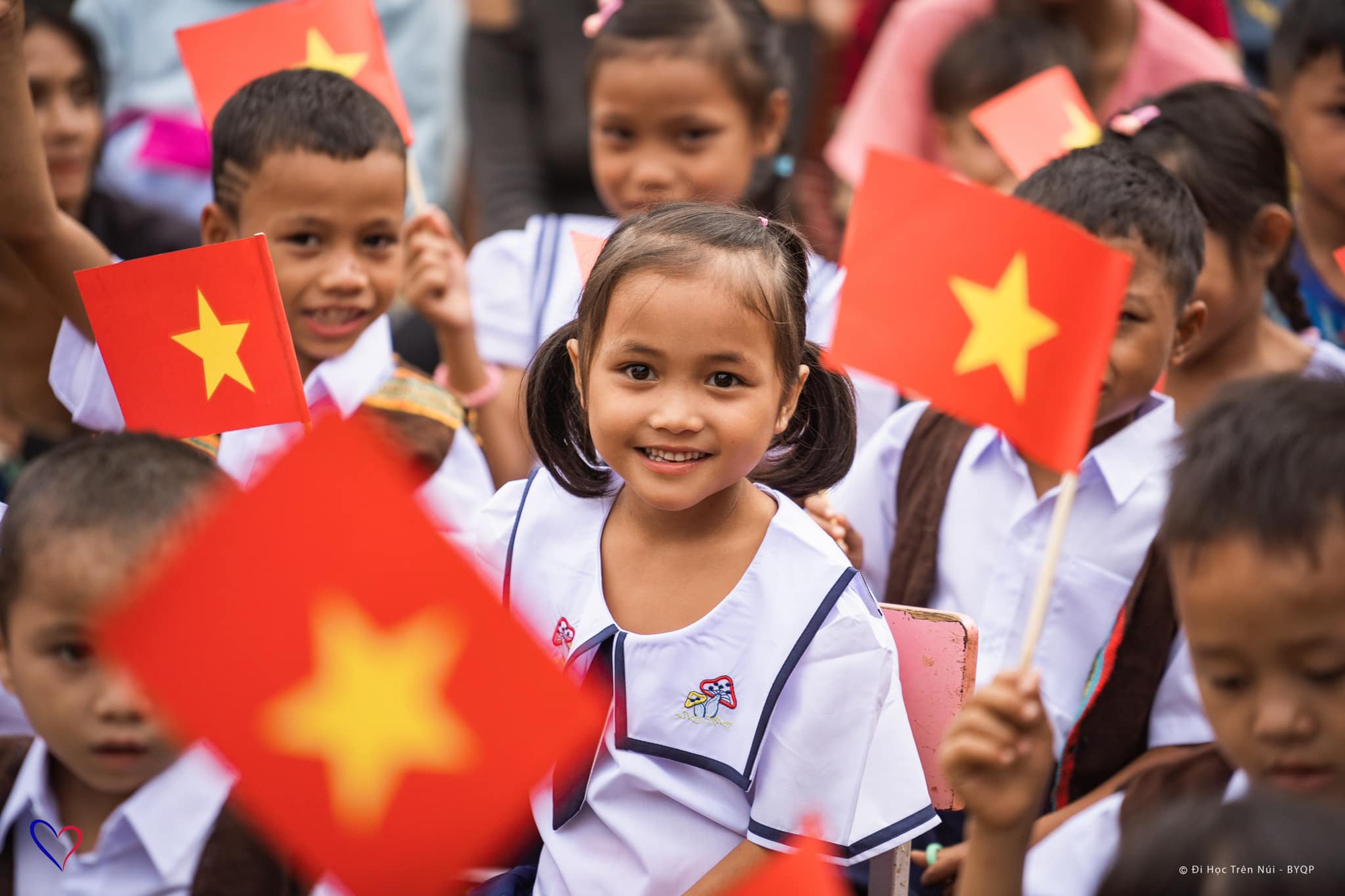 X&uacute;c động lễ khai giảng của học tr&ograve; v&ugrave;ng cao Quảng Nam v&agrave; huyện đảo Trường Sa - Ảnh 17.