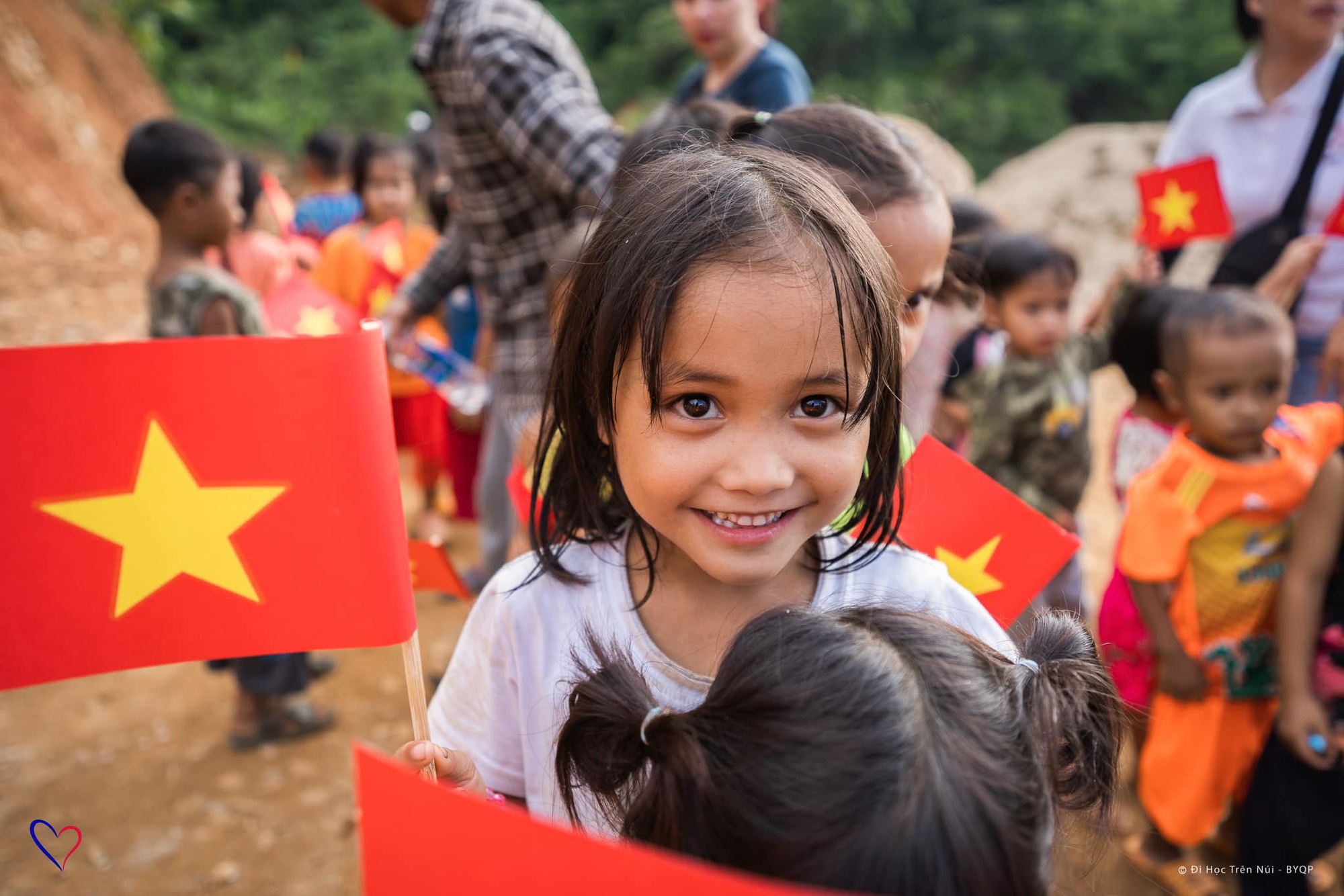 X&uacute;c động lễ khai giảng của học tr&ograve; v&ugrave;ng cao Quảng Nam v&agrave; huyện đảo Trường Sa - Ảnh 14.