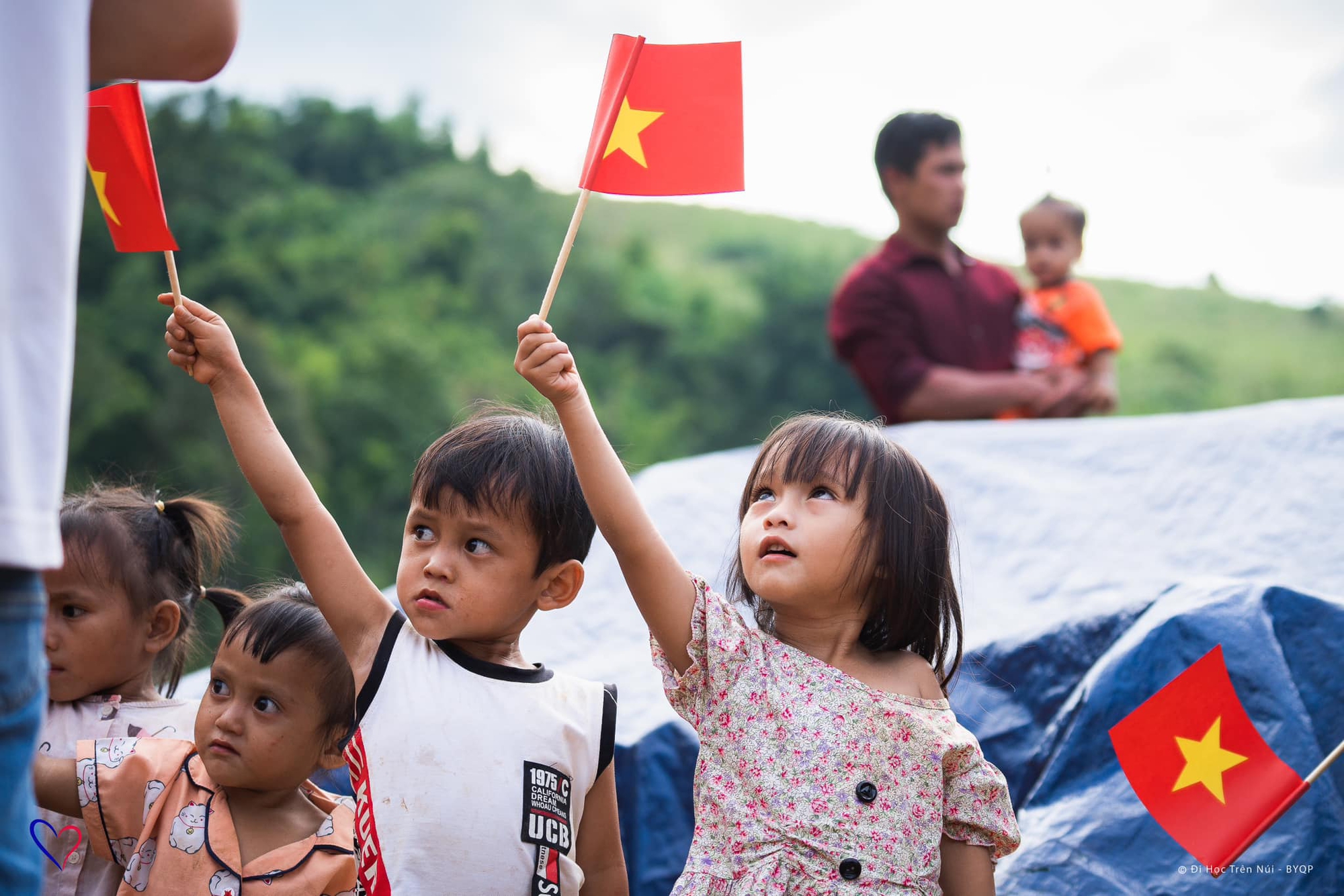 X&uacute;c động lễ khai giảng của học tr&ograve; v&ugrave;ng cao Quảng Nam v&agrave; huyện đảo Trường Sa - Ảnh 19.