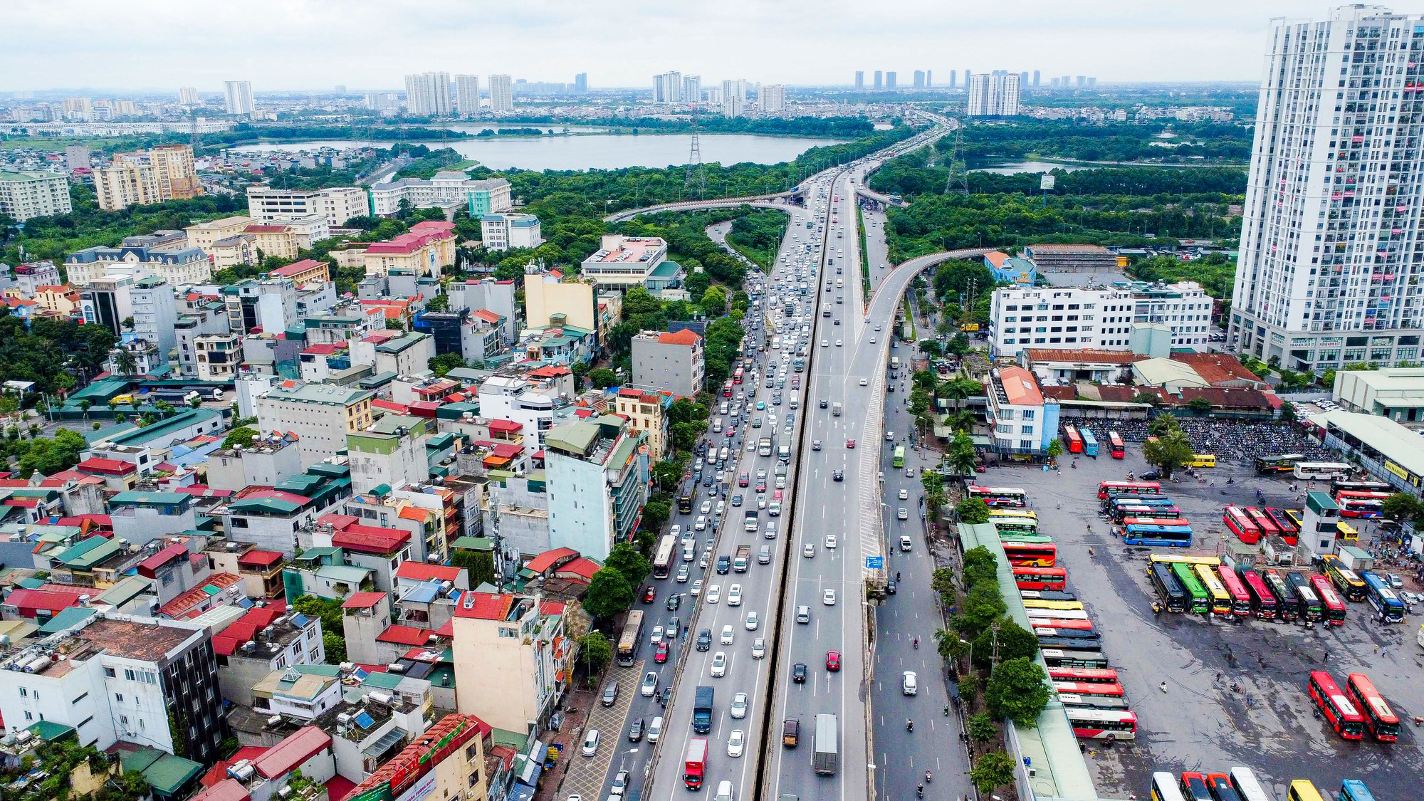 CLIP: Giao th&ocirc;ng H&agrave; Nội &ugrave;n ứ h&agrave;ng km trong ng&agrave;y đi l&agrave;m sau kỳ nghỉ lễ 2-9 - Ảnh 15.