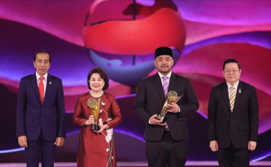 Tổng thống Indonesia trao Giải thưởng ASEAN 2023 cho doanh nhân Nguyễn Thị Tuyết Minh