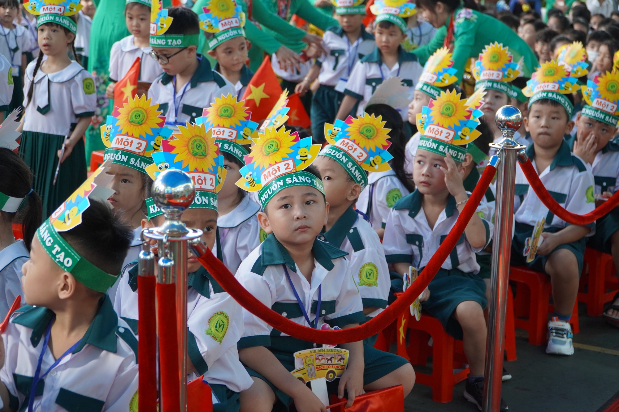 Trường Tiểu học Lương Thế Vinh đ&oacute;n nhận Hu&acirc;n chương, rộn r&agrave;ng khai giảng - Ảnh 3.