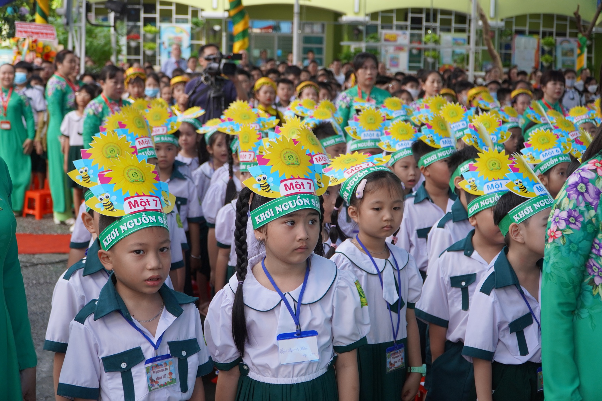 Trường Tiểu học Lương Thế Vinh đ&oacute;n nhận Hu&acirc;n chương, rộn r&agrave;ng khai giảng - Ảnh 4.