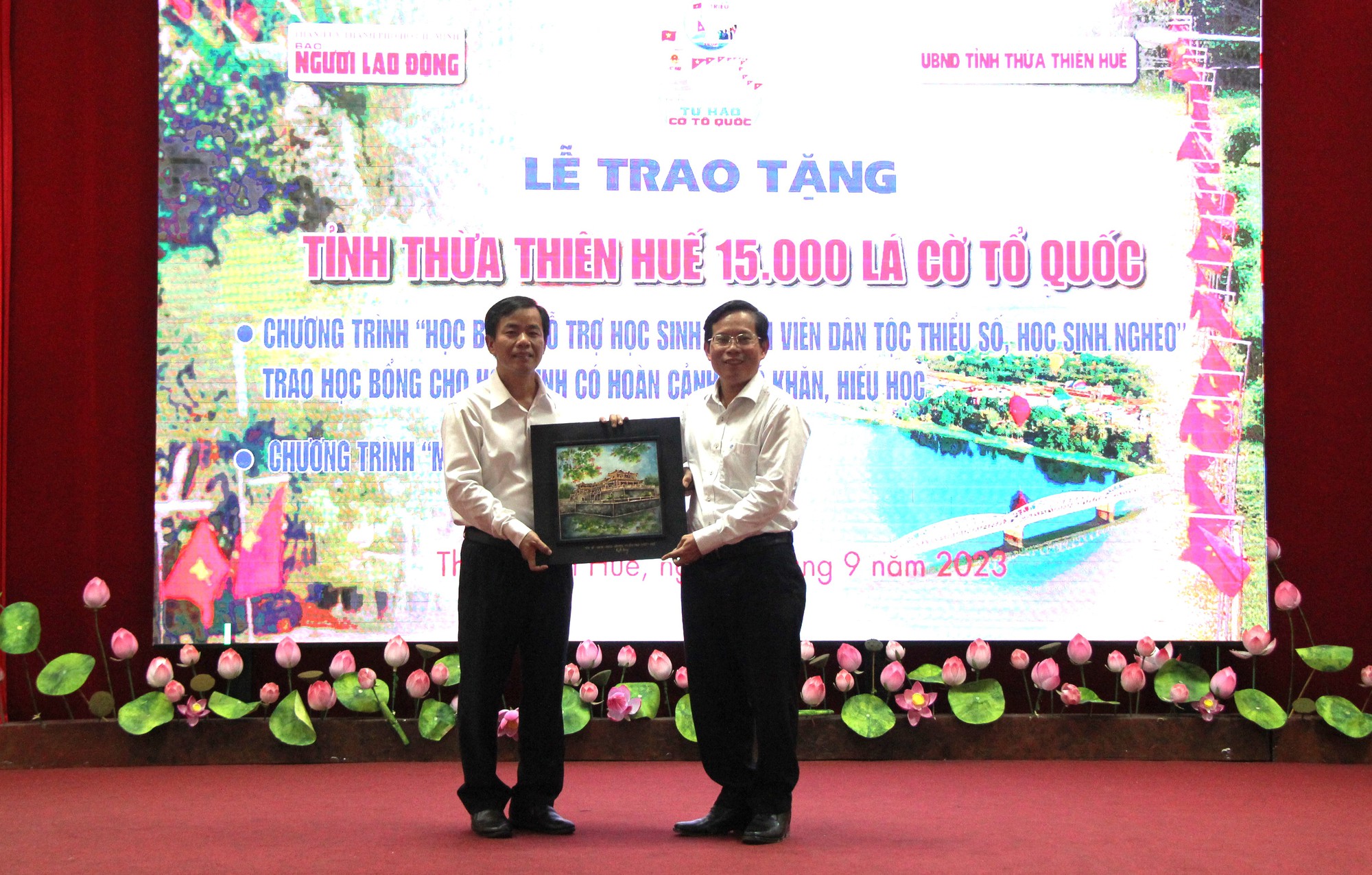15.000 l&aacute; cờ Tổ quốc v&agrave; 100 suất học bổng đến với Thừa Thi&ecirc;n &ndash; Huế - Ảnh 3.