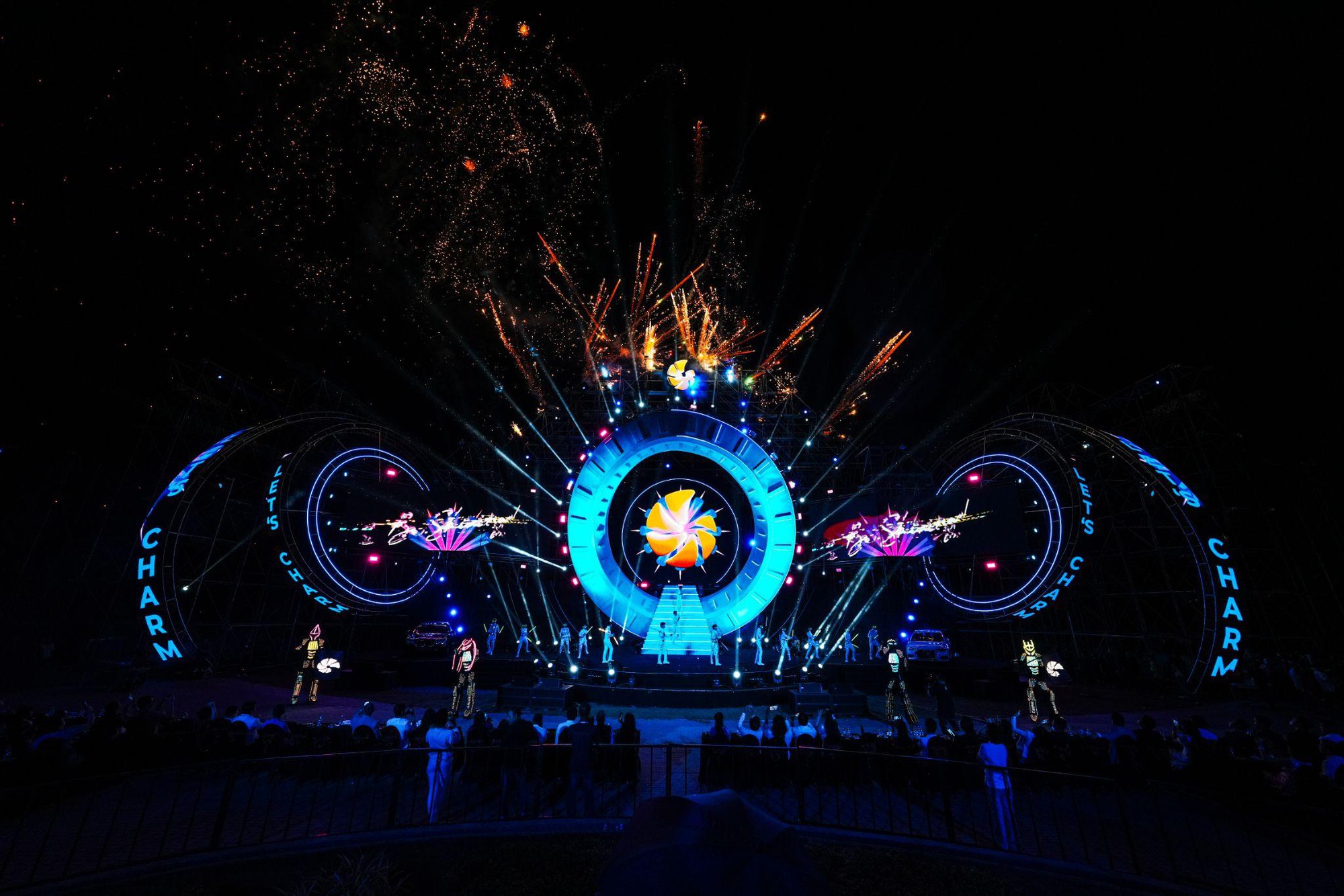 Những con số &ldquo;biết n&oacute;i l&agrave;m n&ecirc;n lễ hội Lets Charm Fest 2023 ấn tượng - Ảnh 2.