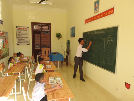 X&uacute;c động lễ khai giảng của học tr&ograve; v&ugrave;ng cao Quảng Nam v&agrave; huyện đảo Trường Sa - Ảnh 23.