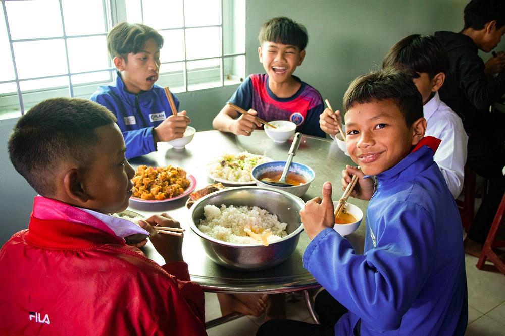 CHIN-SU tài trợ “Một triệu bữa cơm có thịt” cho trẻ vùng cao