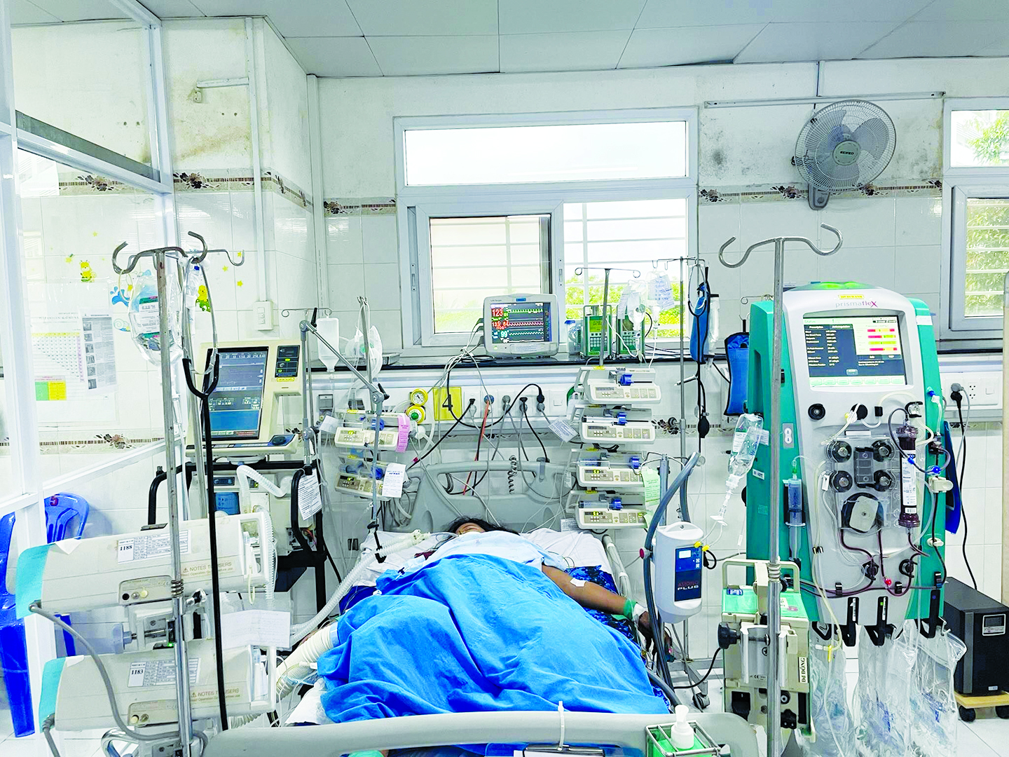 Khoa hồi sức Nhi đồng Cần Thơ - nơi giành lại sự sống cho trẻ thơ - Ảnh 2.