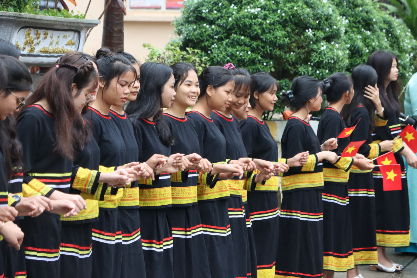 Chủ tịch nước Võ Văn Thưởng: Cần làm tốt công tác giáo dục cho người đồng bào dân tộc thiểu số - Ảnh 4.