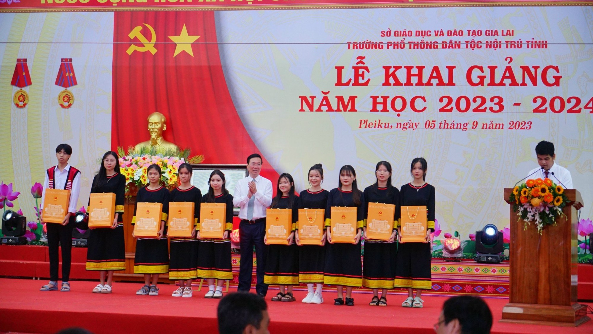 Chủ tịch nước Võ Văn Thưởng: Cần làm tốt công tác giáo dục cho người đồng bào dân tộc thiểu số - Ảnh 5.