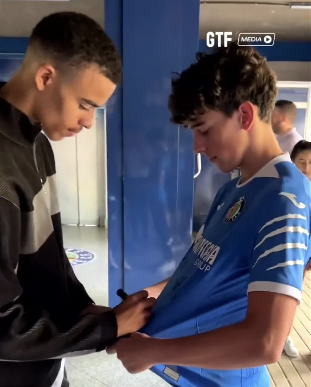 Mason Greenwood ch&agrave;o s&acirc;n Getafe, cổ động vi&ecirc;n h&aacute;o hức đ&oacute;n cựu tuyển thủ Anh - Ảnh 5.