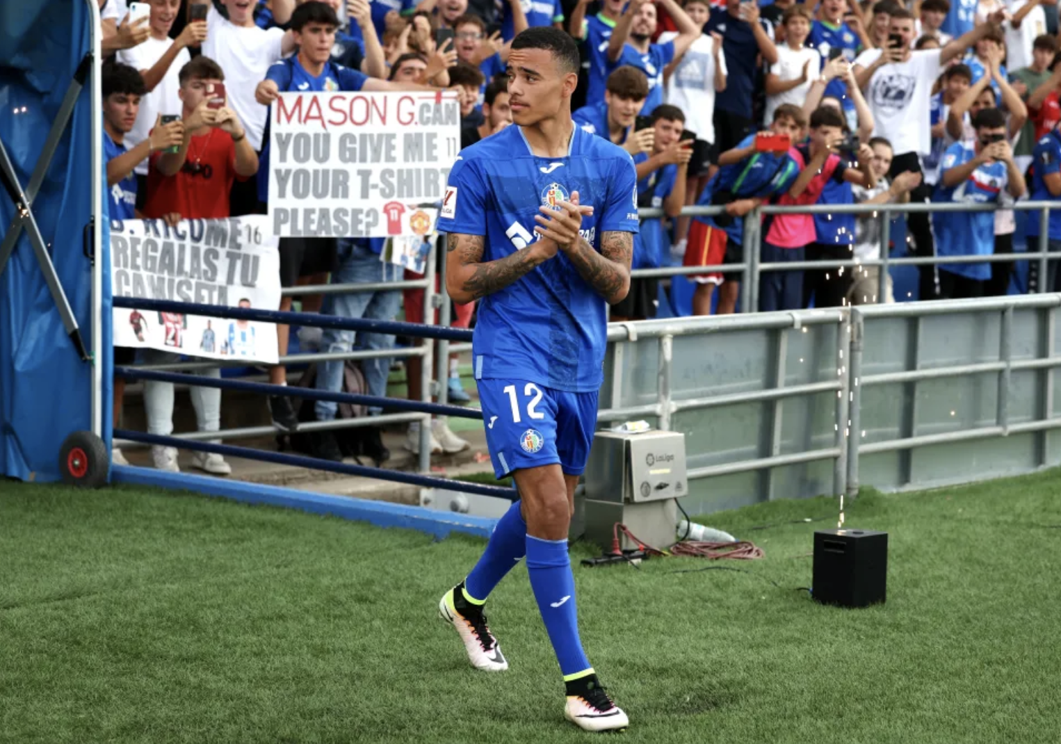 Mason Greenwood ch&agrave;o s&acirc;n Getafe, cổ động vi&ecirc;n h&aacute;o hức đ&oacute;n cựu tuyển thủ Anh - Ảnh 4.