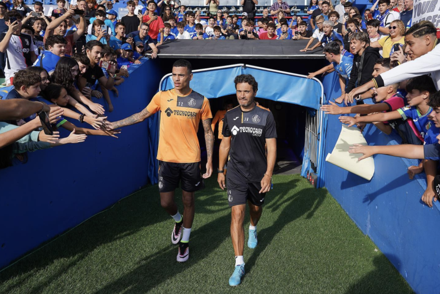 Mason Greenwood ch&agrave;o s&acirc;n Getafe, cổ động vi&ecirc;n h&aacute;o hức đ&oacute;n cựu tuyển thủ Anh - Ảnh 9.