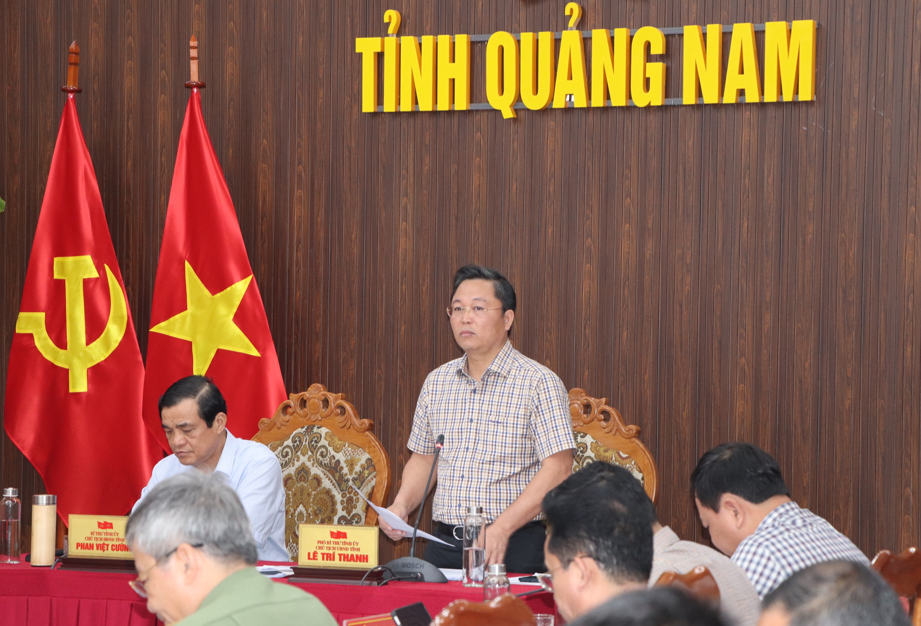 B&iacute; thư, Chủ tịch UBND tỉnh Quảng Nam chỉ đạo gỡ kh&oacute; cho doanh nghiệp - Ảnh 3.