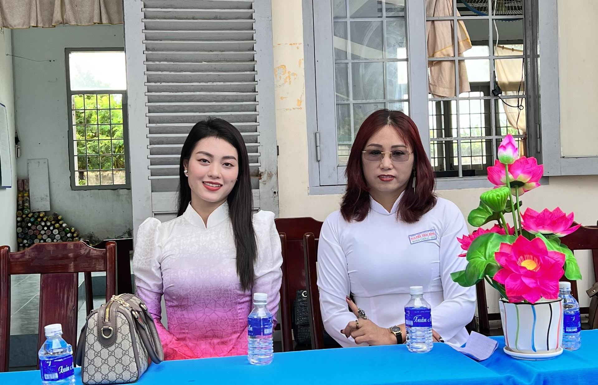 Ca sĩ Thái Hằng Nga về Bến Tre trao sách, phát triển văn hóa đọc