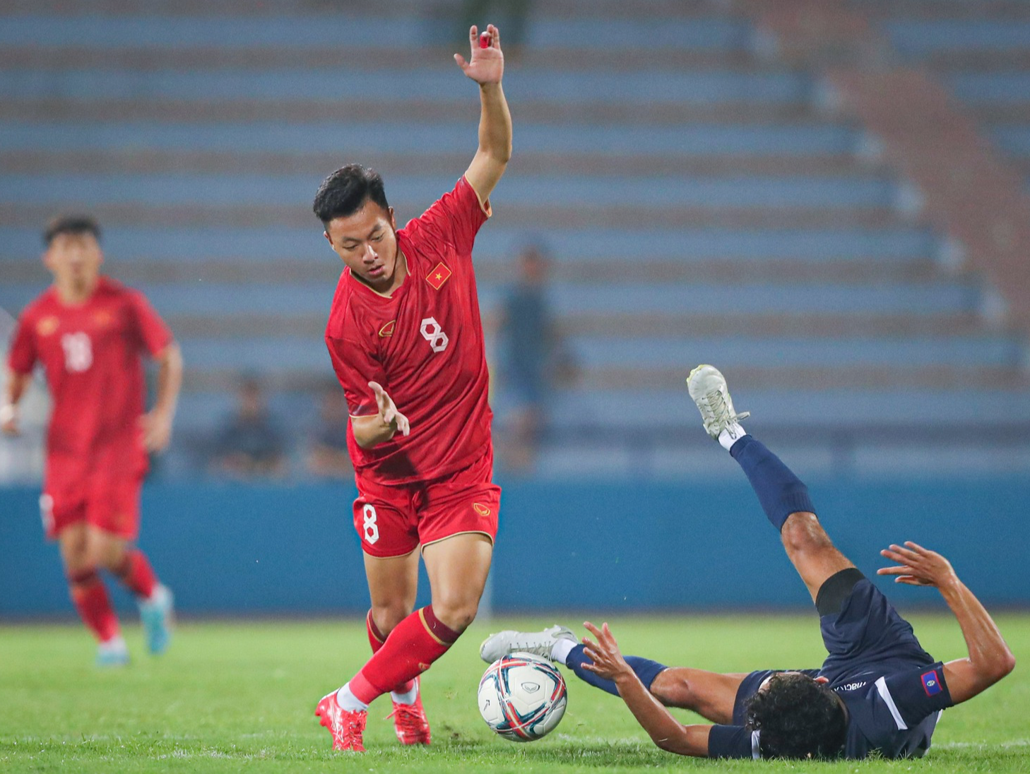 C&aacute;c nh&agrave; v&ocirc; địch V-League tỏa s&aacute;ng trong ng&agrave;y U23 Việt Nam đại thắng - Ảnh 2.