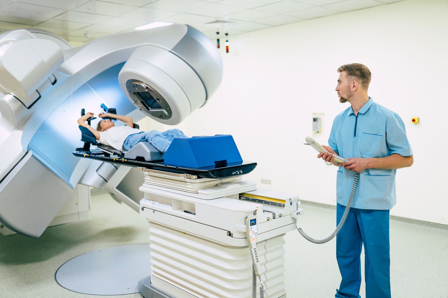 Ung thư dưới 50 tuổi tăng vọt 80%: Hai giả thuyết đ&aacute;ng lo - Ảnh 1.