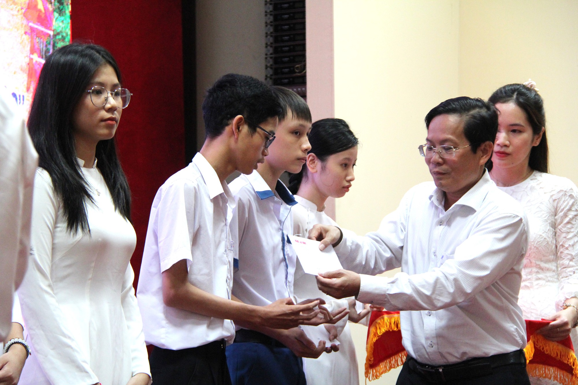 Thêm động lực cho các em đến trường - Ảnh 3.