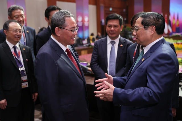 Thủ tướng Phạm Minh Chính gặp Thủ tướng Trung Quốc Lý Cường