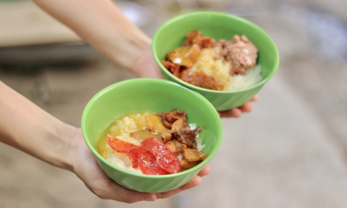 X&ocirc;i: m&oacute;n ăn vặt đặc sắc, phong ph&uacute; ở nhiều v&ugrave;ng miền Việt Nam - Ảnh 1.