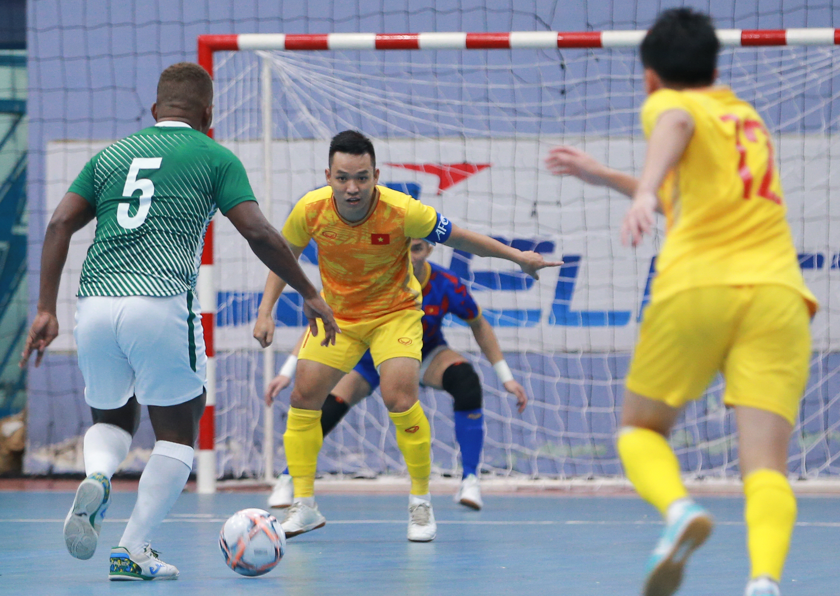 Tuyển Futsal Việt Nam hội qu&acirc;n, chuẩn bị t&aacute;i đấu tuyển Nga - Ảnh 1.