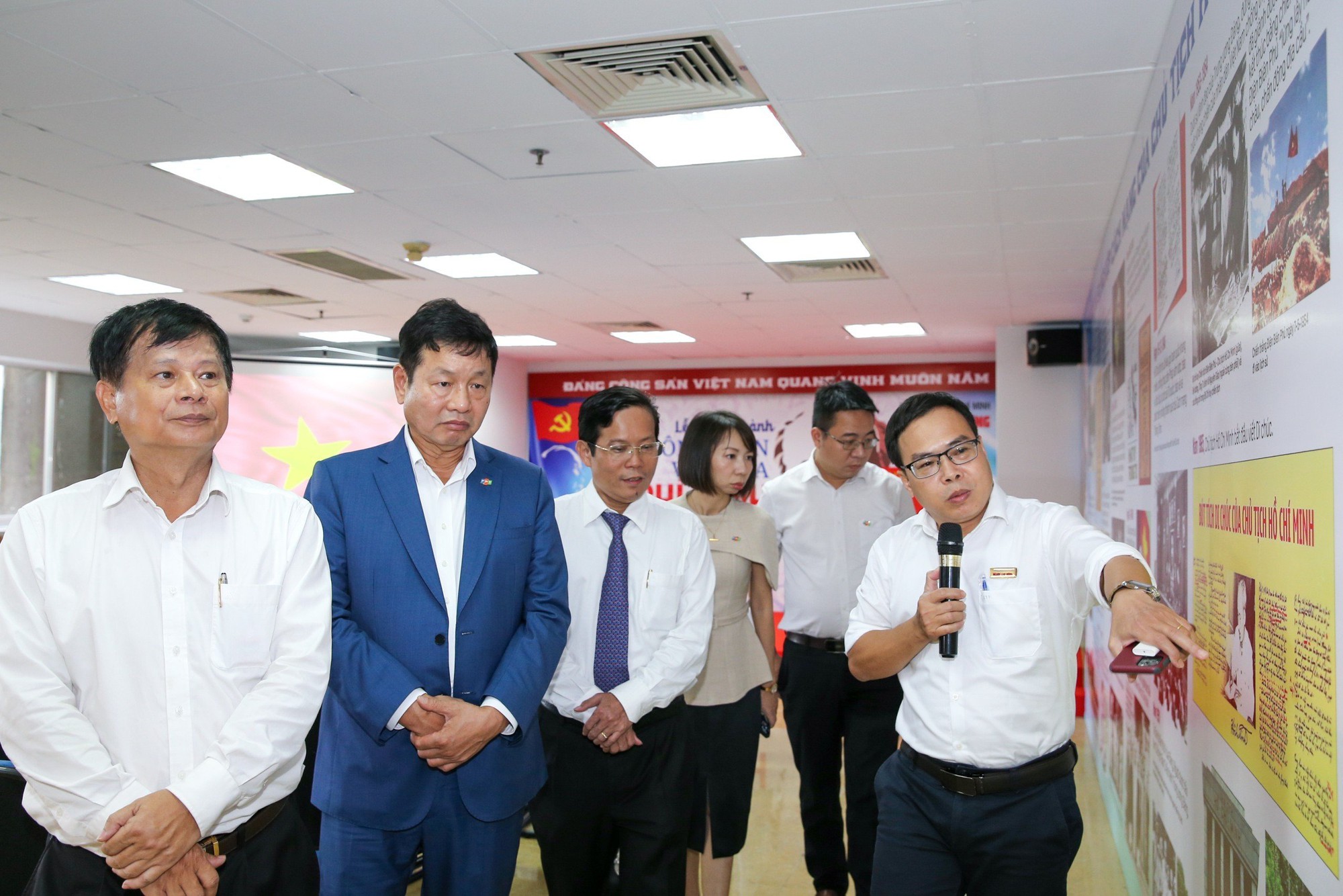 Lãnh đạo Hội Nhà báo Việt Nam và Tập đoàn FPT thăm, làm việc với Báo Người Lao Động