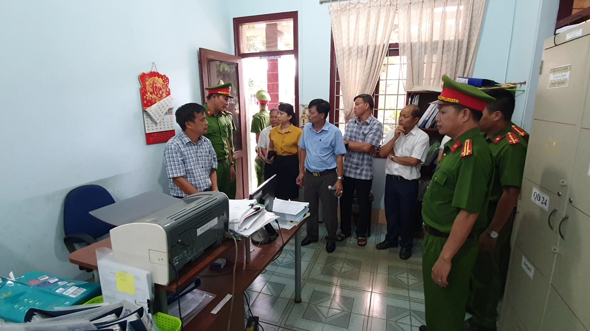 Vụ phối giống bò… trên giấy: Khởi tố 10 cán bộ, nguyên cán bộ
