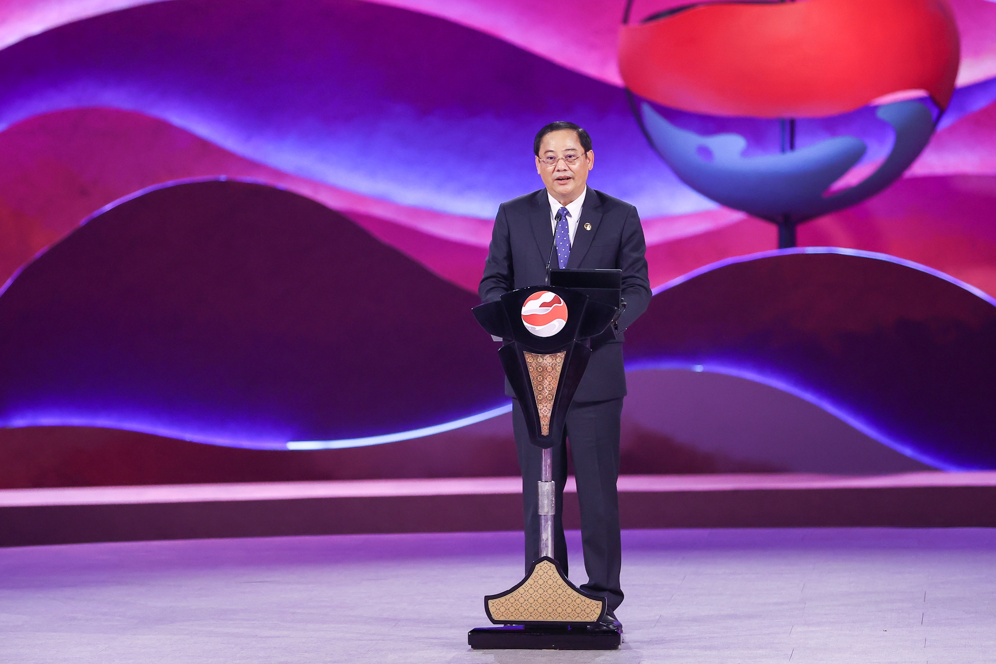 Thủ tướng về tới H&agrave; Nội, kết th&uacute;c chuyến c&ocirc;ng t&aacute;c tham dự Hội nghị cấp cao ASEAN - Ảnh 3.
