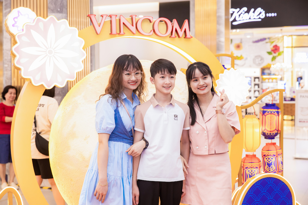TTTM Vincom tr&ecirc;n khắp cả nước đ&ocirc;ng k&iacute;n kh&aacute;ch dịp nghỉ lễ Quốc kh&aacute;nh - Ảnh 10.