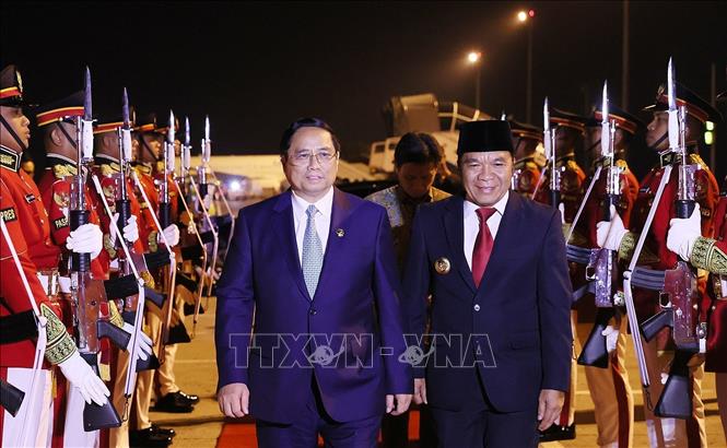 Thủ tướng về tới H&agrave; Nội, kết th&uacute;c chuyến c&ocirc;ng t&aacute;c tham dự Hội nghị cấp cao ASEAN - Ảnh 4.