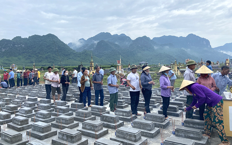 Cách làm nhân văn đối với hơn 1.000 ngôi mộ "vô chủ"