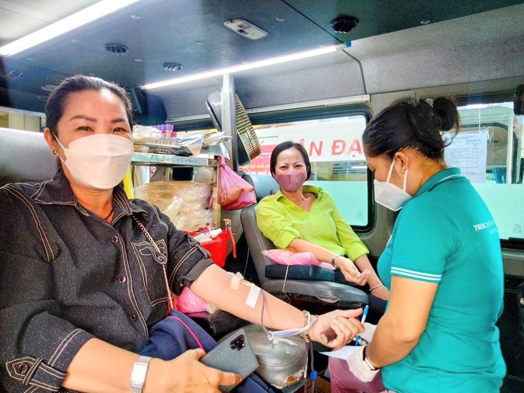 Ấm &aacute;p chương tr&igrave;nh hiến m&aacute;u t&igrave;nh nguyện Giọt hồng y&ecirc;u thương  - Ảnh 3.
