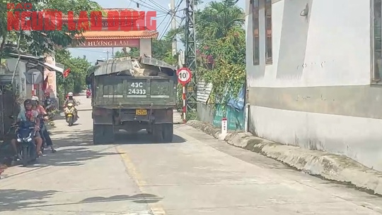 Bất an với đo&agrave;n xe tải tung ho&agrave;nh tr&ecirc;n quốc lộ ở Đ&agrave; Nẵng - Ảnh 3.