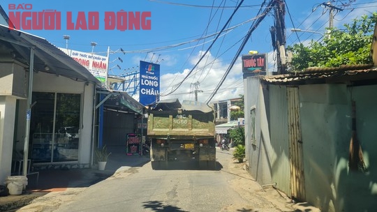 Bất an với đo&agrave;n xe tải tung ho&agrave;nh tr&ecirc;n quốc lộ ở Đ&agrave; Nẵng - Ảnh 2.
