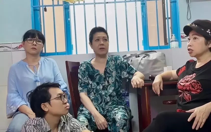 Đ&agrave;n em ca sĩ Th&aacute;i Ch&acirc;u - ca sĩ Yến Thu - mắc đến 2 bệnh ung thư - Ảnh 1.