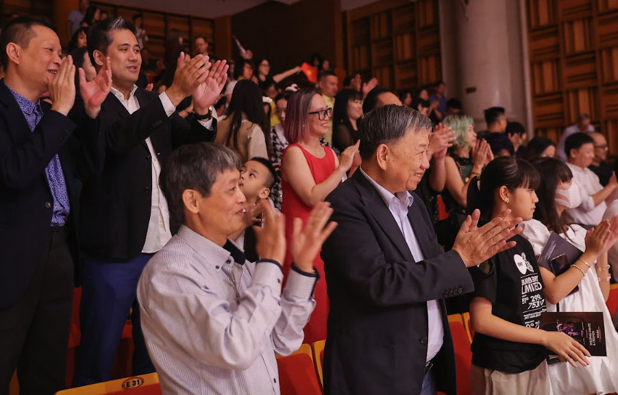Đại tướng Tô Lâm chúc mừng màn trình diễn tuyệt vời của huyền thoại Shlomo Mintz - Ảnh 7.