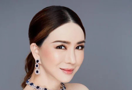 Rộ tin "bà trùm" Hoa hậu Hoàn vũ thế giới vỡ nợ