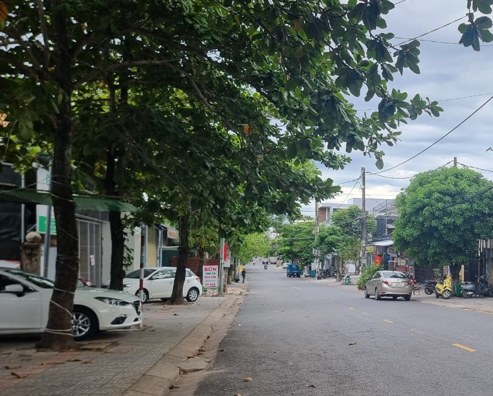 Một thanh niên tử vong sau khi bị đạp ngã xe máy